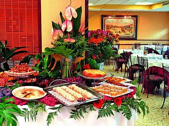 Буфет в ресторане Отель GUITART CENTRAL PARK RESORT & SPA 3*