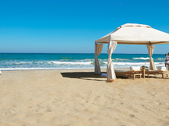 beach-resort-in-crete-greece
