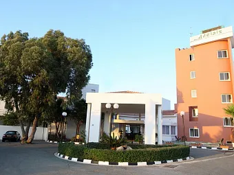 Отель ADELAIS BAY HOTEL 3*