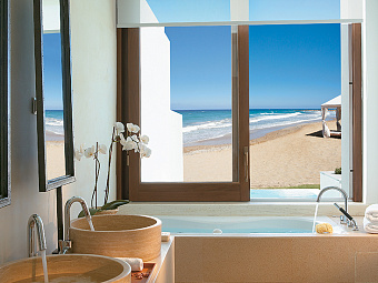 luxury-beach-villa-private-pool-greece
