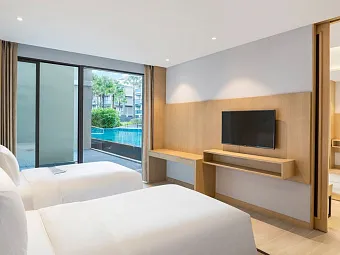Family Pool Terrace