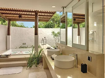 Deluxe Beach Residence With Pool