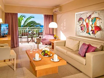 Номер Main Building One Bedroom Suite Sea View