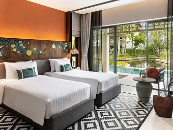 Deluxe Pool Access Room