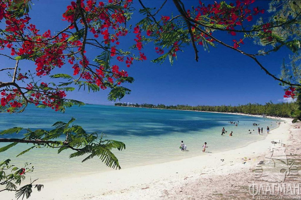 Пляж недалеко от столицы острова Порт-Луи.