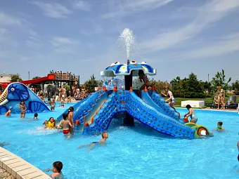 Россия. Крым. Севастополь. Курортный комплекс АКВАМАРИН 5*. Аквапарк.