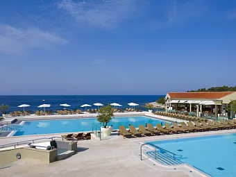 Отель VERUDELA BEACH & VILLAS 3*