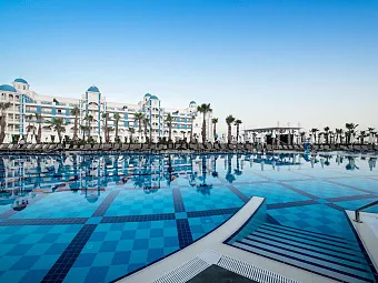 Бассейны и пляж в отеле RUBI PLATINUM SPA RESORT & SUITE 5*