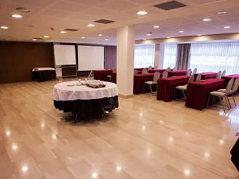 Отель CENTRIC ATIRAM 4*