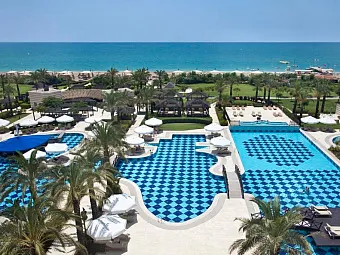 Бассейн в отеле KEMPINSKI HOTEL THE DOME 5*