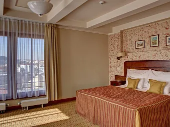 Отель MAJESTIC PLAZA 4*