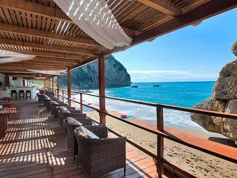 Бар на пляже отеля MAYOR LA GROTTA VERDE GRAND RESORT 4 *