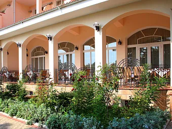 Крым. Феодосия. Отель АЛЫЕ ПАРУСА 4*.
