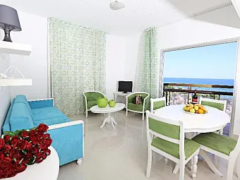  Отель MARLITA BEACH HOTEL APTS 4*