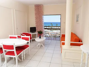  Отель MARLITA BEACH HOTEL APTS 4*