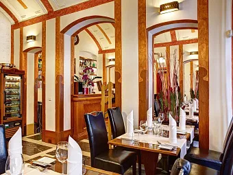 Отель MAJESTIC PLAZA 4*