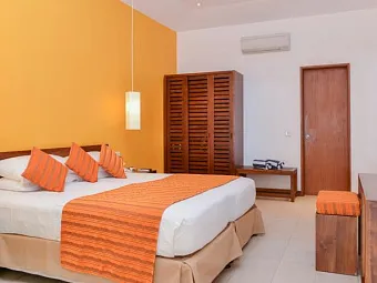 ADAARAN SELECT HUDHURAN FUSHI 4*