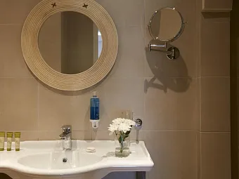 Отель SIMANTRO BEACH 4*