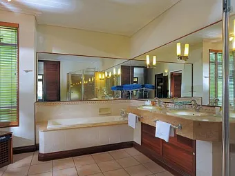 Отель BEACHCOMBER PARADIS HOTEL & GOLF CLUB 5*