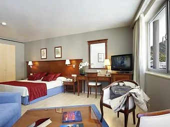 Отель GOLDEN TULIP ANDORRA FENIX HOTEL 4*