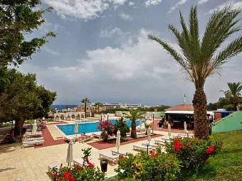Отель ADELAIS BAY HOTEL 3*