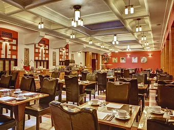 Отель MAJESTIC PLAZA 4*