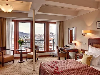 Отель MAJESTIC PLAZA 4*
