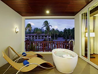 Moken Suite Pool View