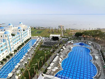 Бассейны и пляж в отеле RUBI PLATINUM SPA RESORT & SUITE 5*