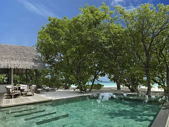 Deluxe Beach Pool Retreat