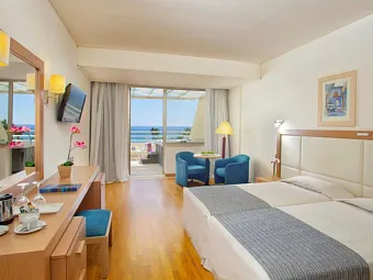 Отель GOLDEN COAST HOTEL 4*