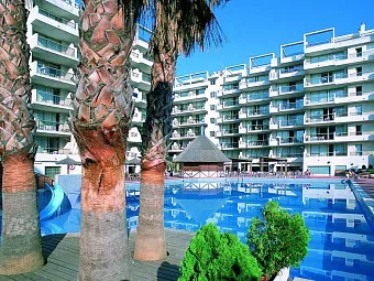 бассейн в отеле BLAUMAR COSTA DORADA 4*