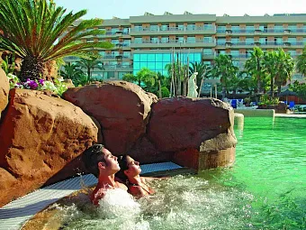 Джакузи в бассейне PALAS  PINEDA 4*