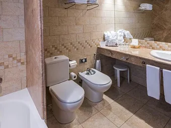 Отель CARLEMANY 4*