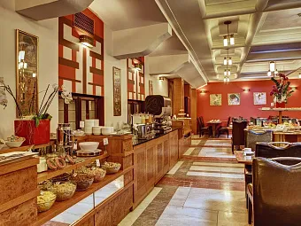 Отель MAJESTIC PLAZA 4*