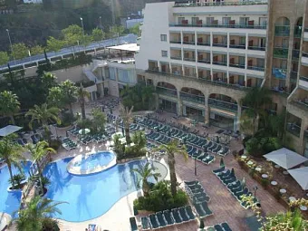 Бассейн в отеле GOLDEN BAHIA DE TOSSA 4*