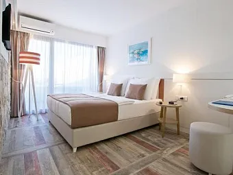CASTELLASTVA 4*