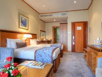 Отель GOLDEN TULIP AL BARSHA 4*