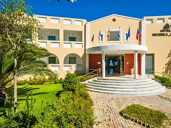 Отель NIFOREIKA BEACH HOTEL & BUNGALOWS 3*