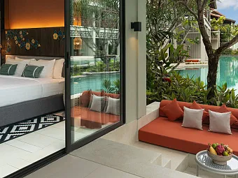 Deluxe Pool Access Room