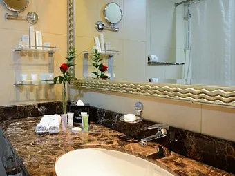 Отель GOLDEN TULIP AL BARSHA 4*