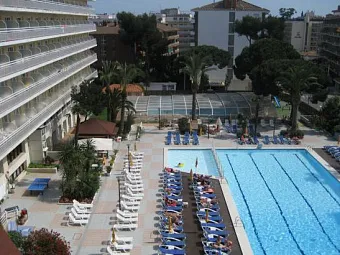 Бассейн в отеле HOTEL GHT OASIS PARK & SPA 4*