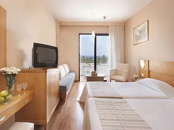  Отель LOUIS PHAETHON BEACH 4*
