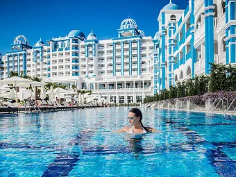 Бассейны и пляж в отеле RUBI PLATINUM SPA RESORT & SUITE 5*