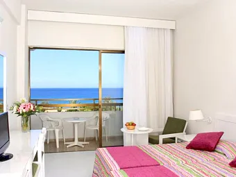 Отель CRYSTAL SPRINGS BEACH HOTEL 4*
