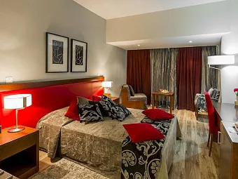 Отель CRYSTAL SPRINGS BEACH HOTEL 4*