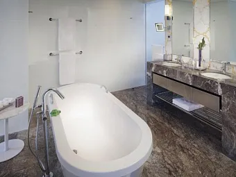 Отель JUMEIRAH AT ETIHAD TOWERS 5*