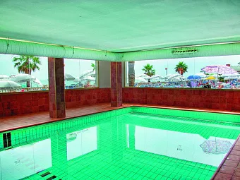 Закрытый бассейн в отеле BEST MARITIM 3*