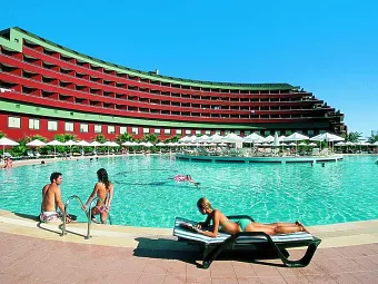 Бассейн отеля DELPHIN DELUXE RESORT 5*
