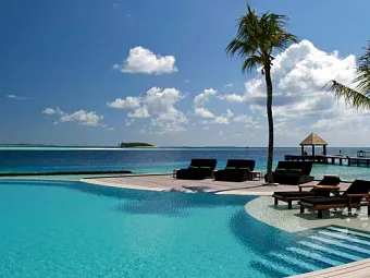 Отель KOMANDOO ISLAND RESORT 4*